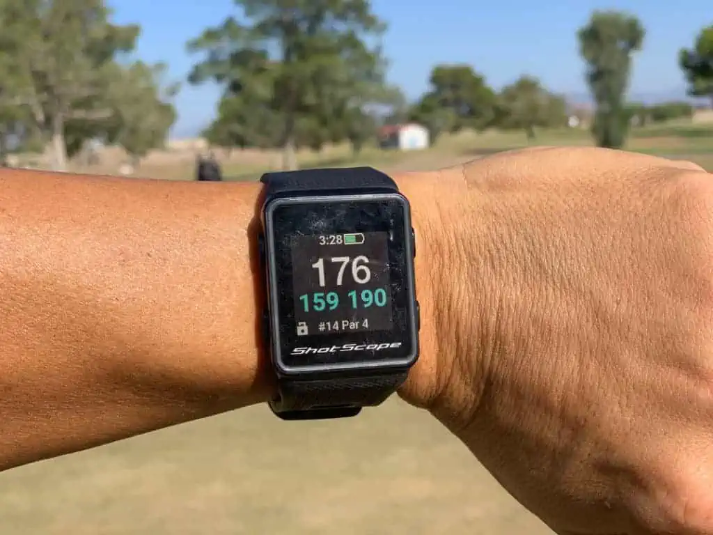 Shot Scope V3 GPSウォッチ Shot Scope V3 GPS watch adds precision in a slimmer package